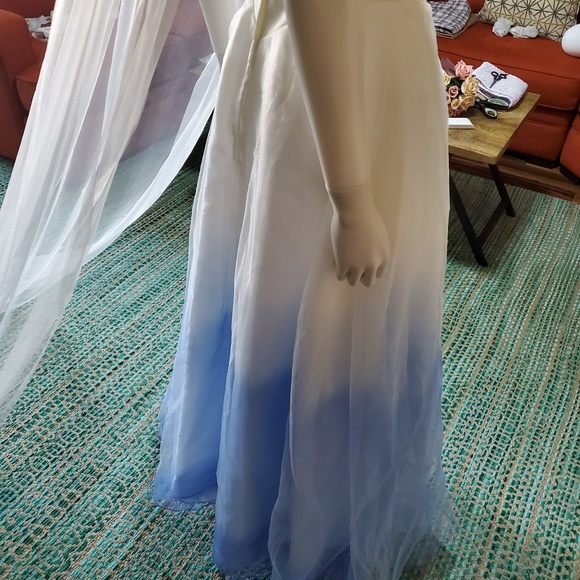 Vintage wedding dress with new veil - Picture 3 of 8